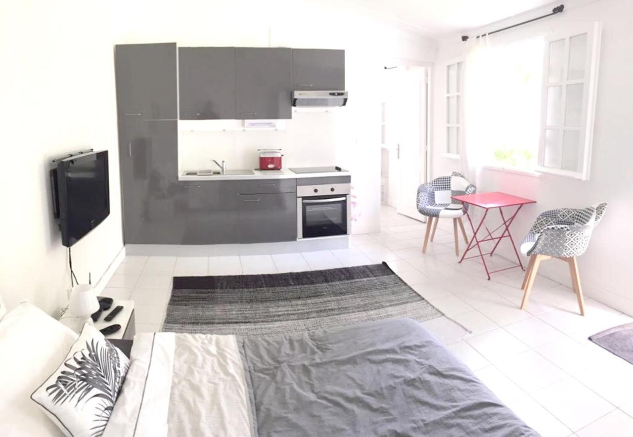 Studio Charmant Au Coeur De Boucan Canot 30 M² Avec Jardin Prive Saint-Paul Bagian luar foto